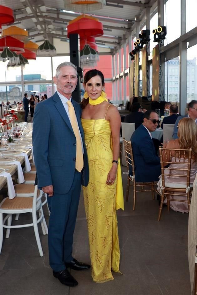 Carlos Nelli García y  Mare Flores de Nelli