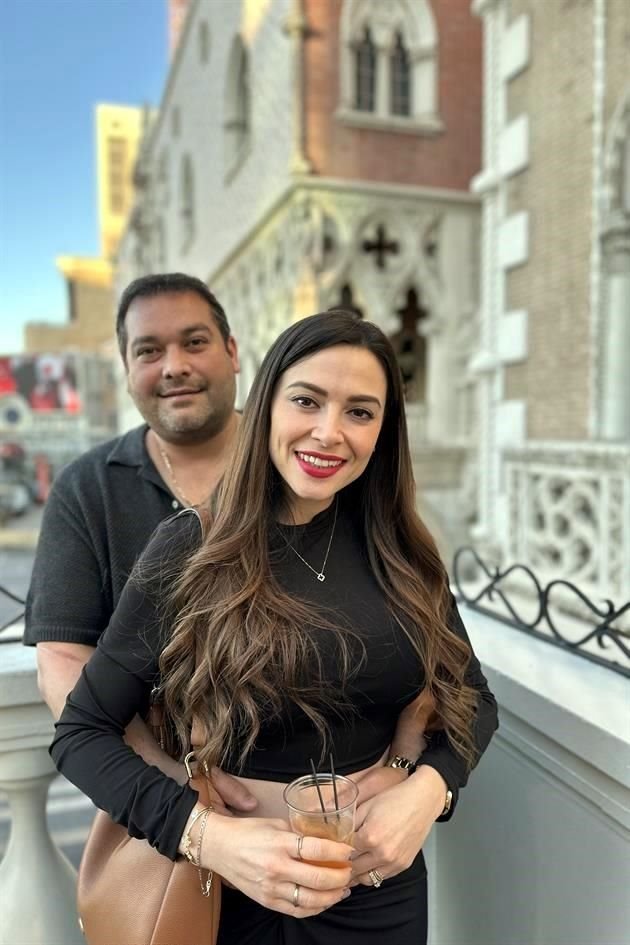 Adriana Laura García Villanueva y Miguel Ángel González en Las Vegas