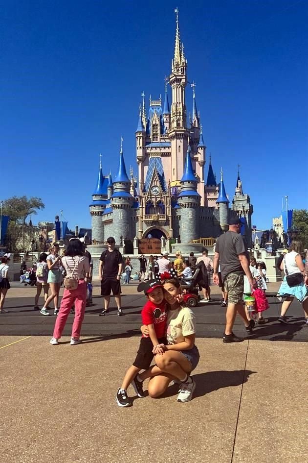 Lyz Cabrera y André Polendo Cabrera en Orlando