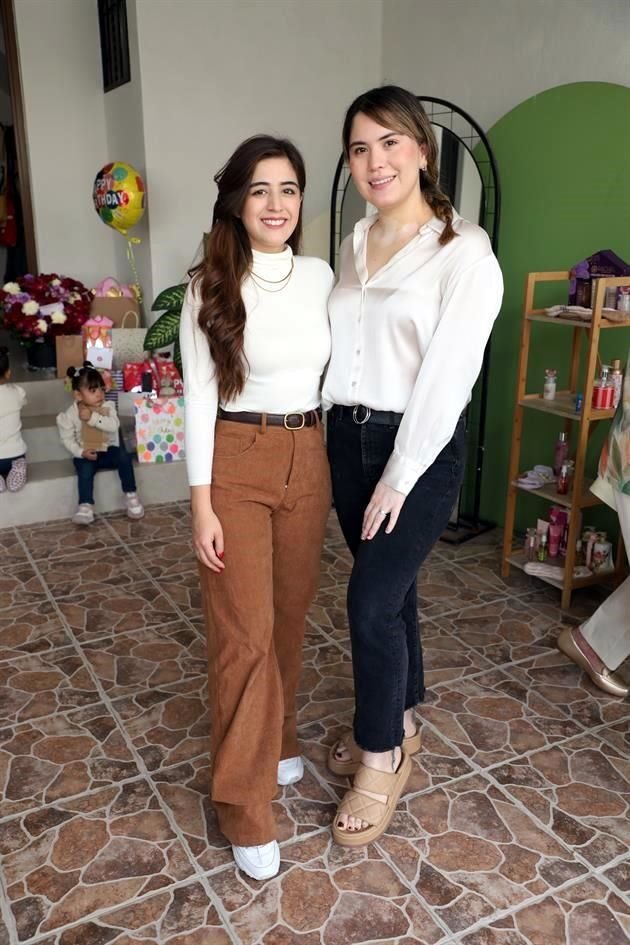 Carolina Solís y Estefanía Chirinos