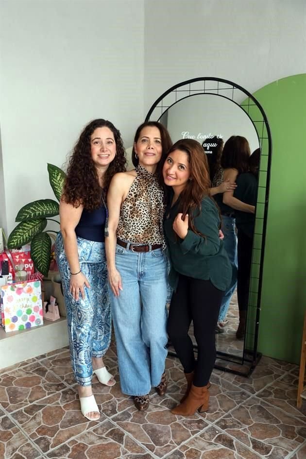 Cristy Carmona, Claudia Alvarado y Cynthia Lozano