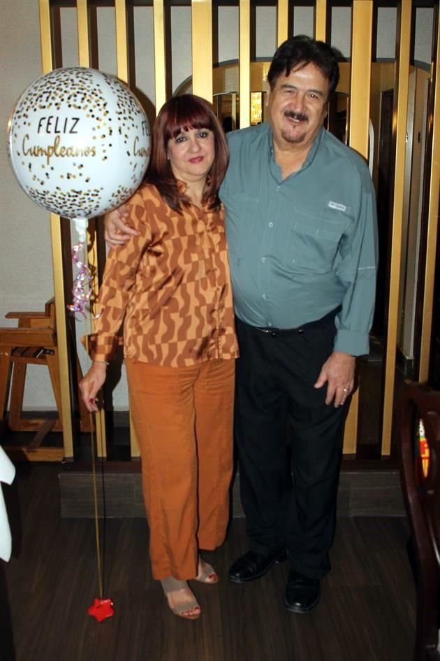Laura Salazar de Santos y Lalo Santos