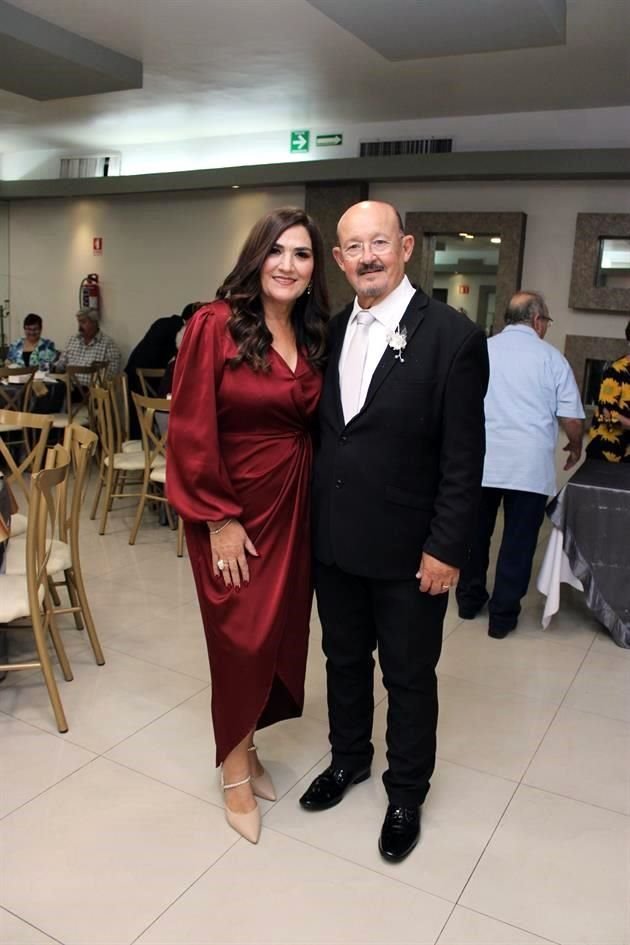 Sonia Flores de Dávila y Rogelio Dávila