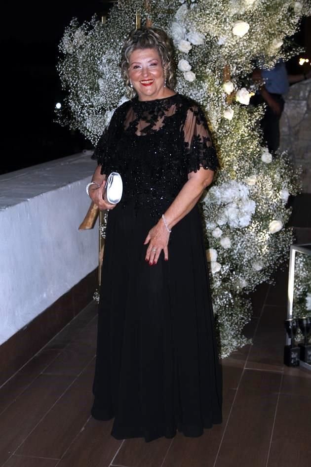 Blanca Alicia Cantú, mamá del novio