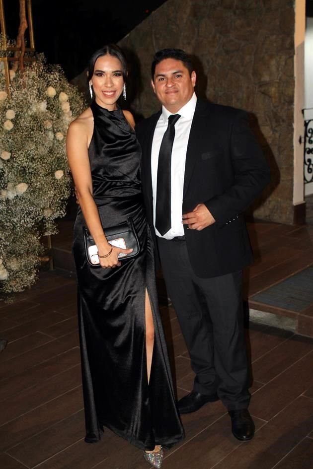 Wendy Reséndez y Carlos Lugo