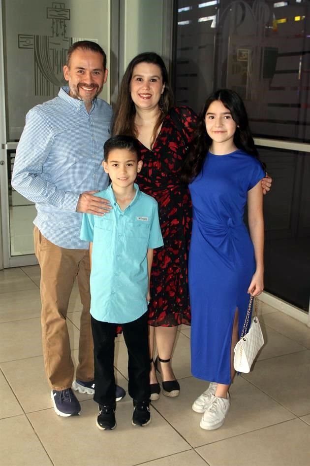 Rubén Fuentes, Adriana Garza, Rubén Fuentes y Adriana Fuentes