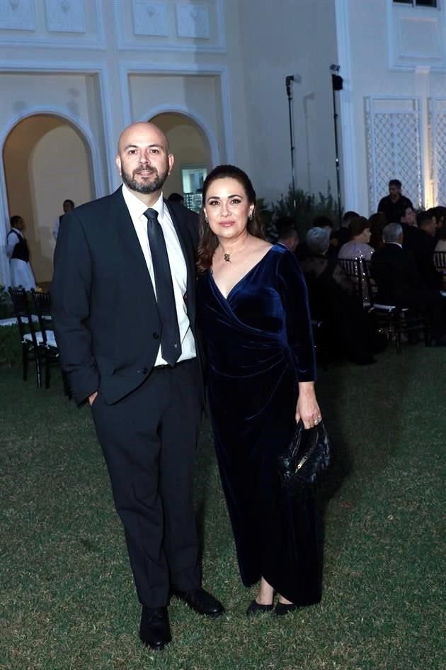 Adrián Gracia y Rosy Chapa