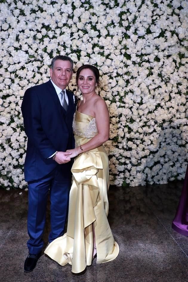 Elías Martínez Almeda y Yuridia Muñoz Cano de Martínez