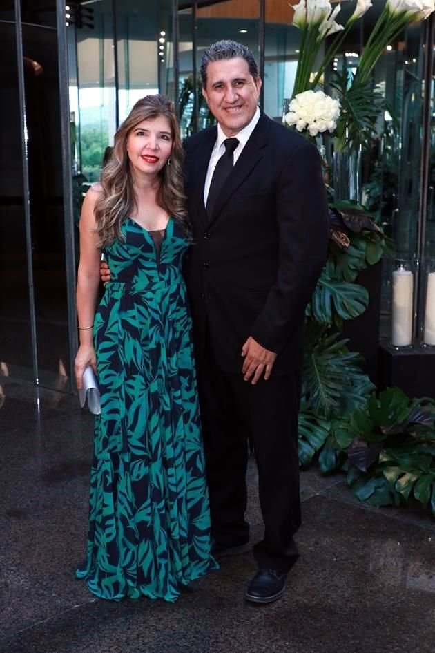 Verónica López de Maciel y Carlos Maciel Contreras