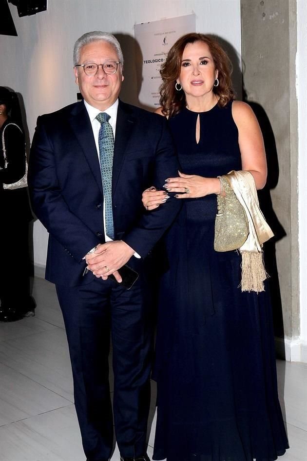 Roberto Benavides y Romelia de Benavides