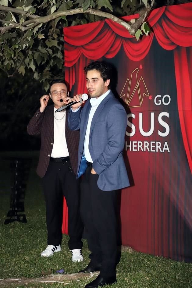Antonio Elizondo Lozano con el mago Jesús Herrera