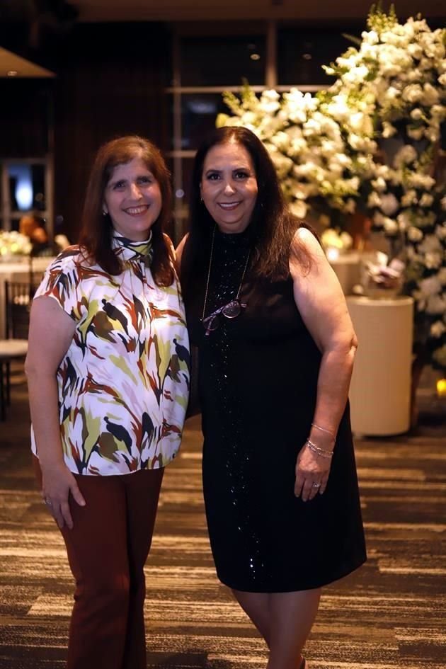 Claudia González y Sofía Garza