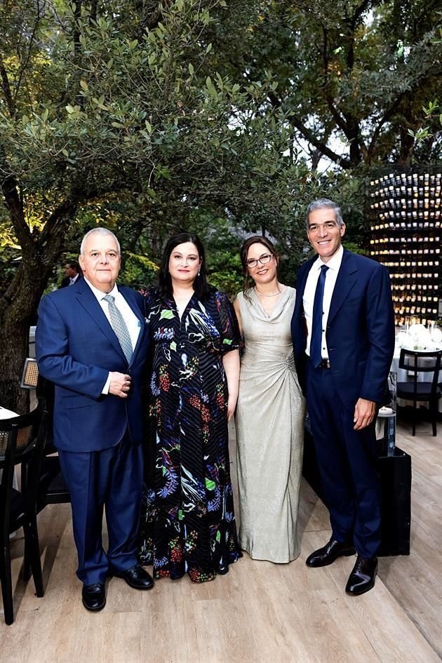 Juan Barragán, Martha García de Barragán, Cristina Barragán de Viejo y Jesús Viejo