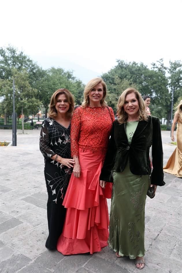 Magdalena Benavides de Bay, Florencia Benavides de Laborín y Gina Benavides de Velarde