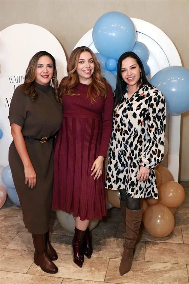 Liliana Chávez, Sandra García y Karina Flores