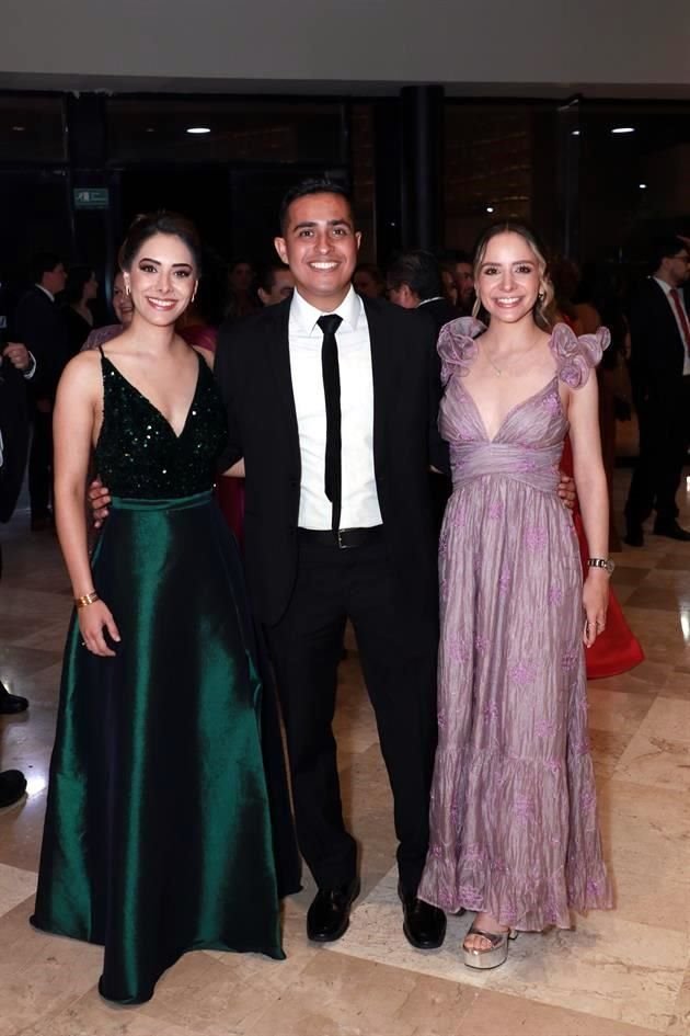Scarlett Cabriales, AlanTovar y Melanie Cabriales