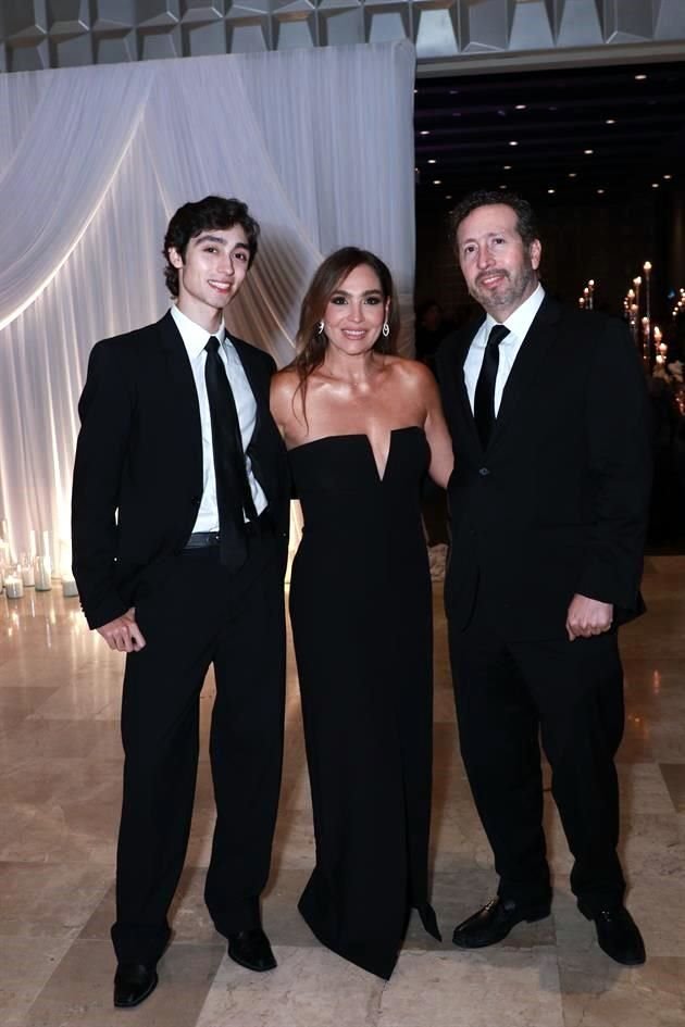 Alejandro Valdez Fernández, Jessika Fernández de Valdez y Uriel Valdez Juárez