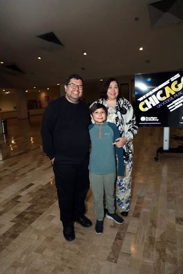 Carlos López Ramírez, Carlos López Tarango y Adriana Tarango