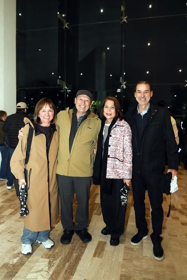 Patricia de Cavazos, José Cavazos, Martha Villagómez de Martínez y Pablo Martínez