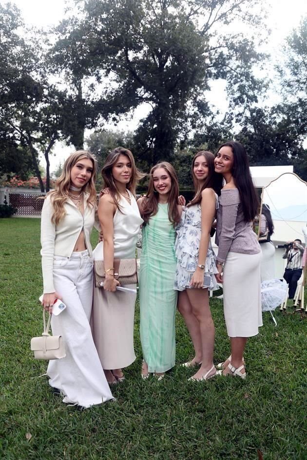 Pamela Miller, Sofía Rodríguez, Valeria Gámez, Lucía Vásquez e Isabela Cadena