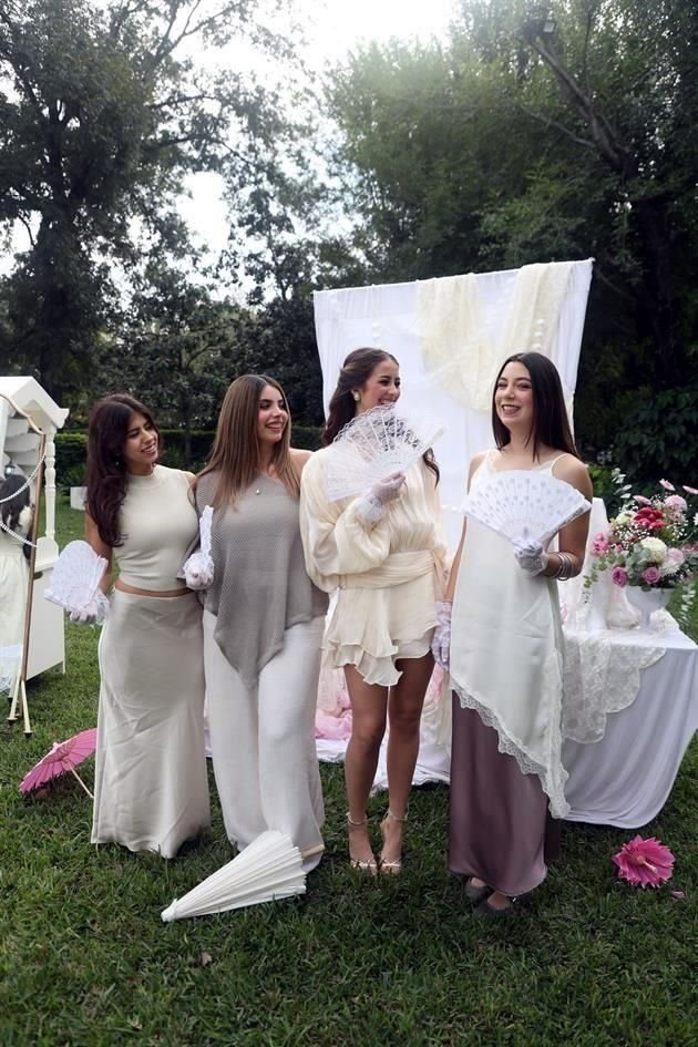 Eugenia Cárdenas, Regina Leal, Lisa García Martínez y Roberta Elizondo