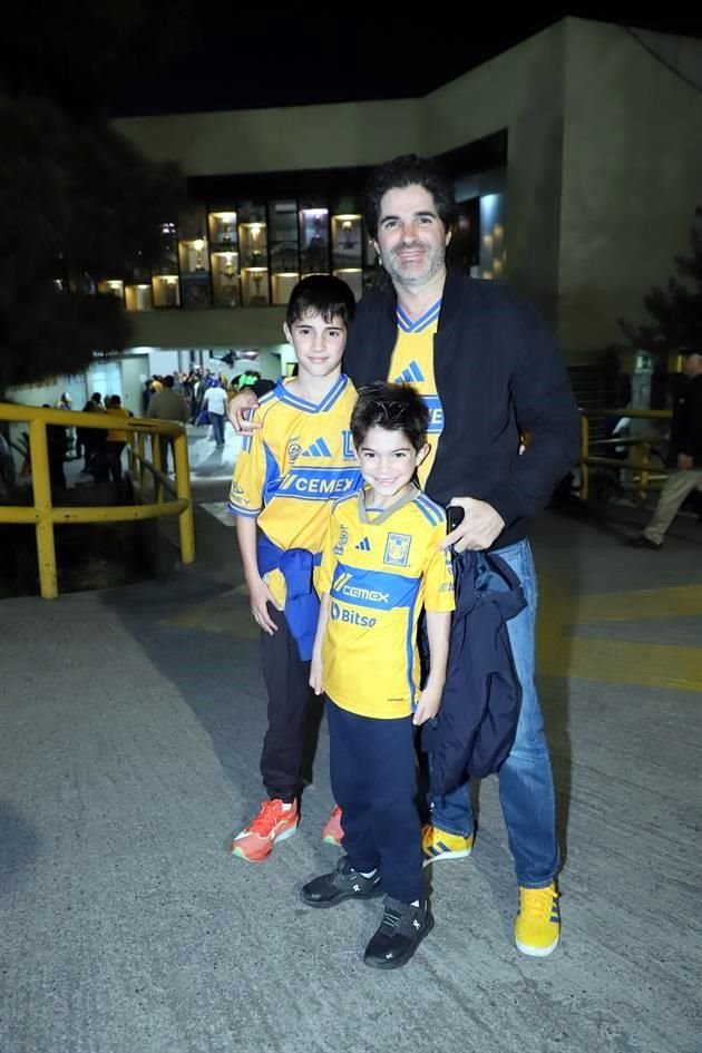 Julián González, Nicolás González y Natividad González