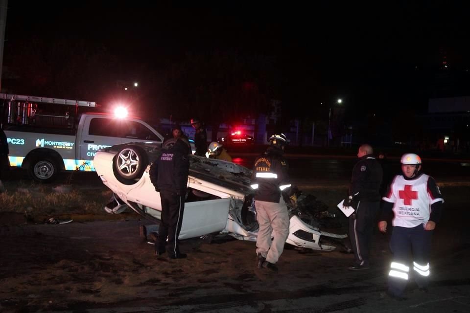 Benavides resultó con una herida en la frente, pero se negó a ser trasladado a un hospital por socorristas de la Cruz Roja Metropolitana que llegaron al lugar.