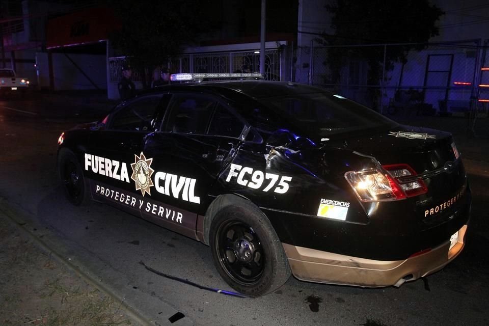 Luego el vehículo se proyectó hacia la lateral, donde impactó a una patrulla Ford Police Interceptor de Fuerza Civil, con el número FC975.