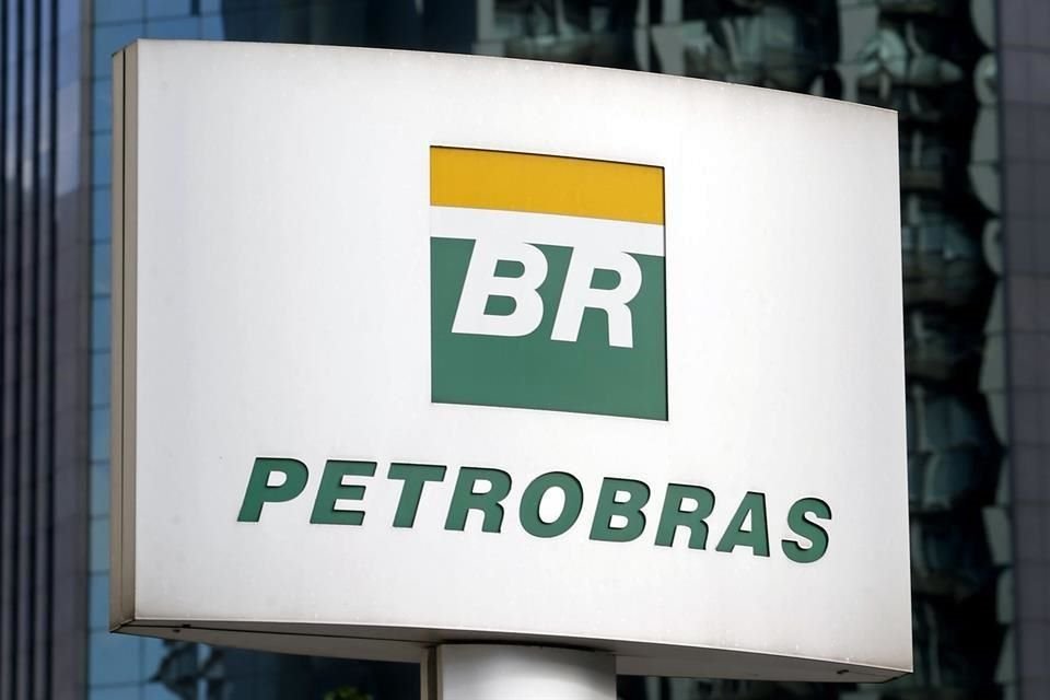 Según la petrolera, el incremento del beneficio en el tercer trimestre fue por un mayor margen de lucro en las ventas de derivados del petróleo en Brasil y en las exportaciones, impulsadas en ambos casos por el aumento del precio del barril de petróleo y por la desvalorización del real.