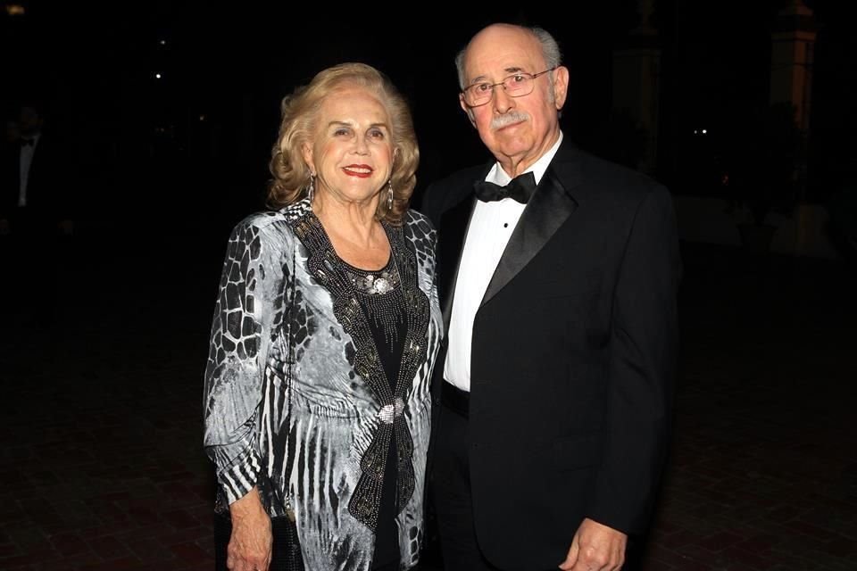 Graciela Muguerza de Montemayor y José de Jesús Montemayor