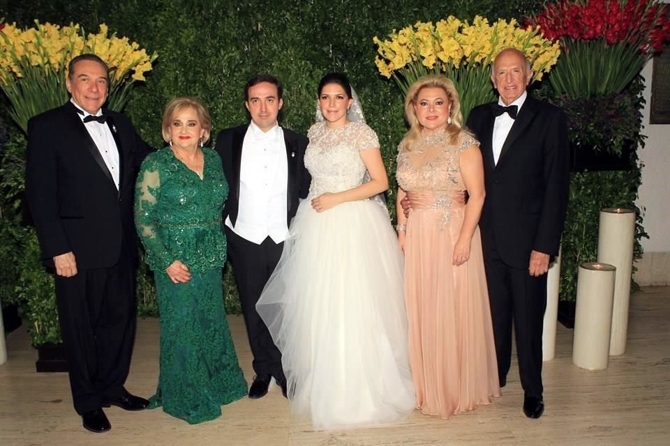 Eustacio Salinas, Sonia Wolbert Rodríguez, Hernán Salinas Wolberg, Isa Natalia Castilla Benavides, Marina Benavides de Castilla y Antonio Castilla