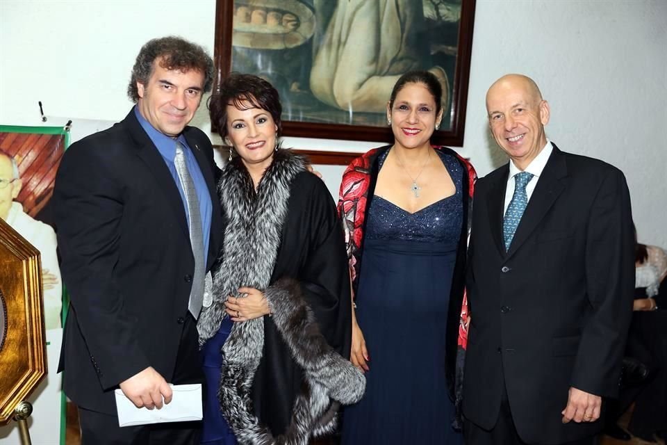 Javier Iglesias, Carmen Iglesias, Mayita de Bastiere  y Cris Batiere