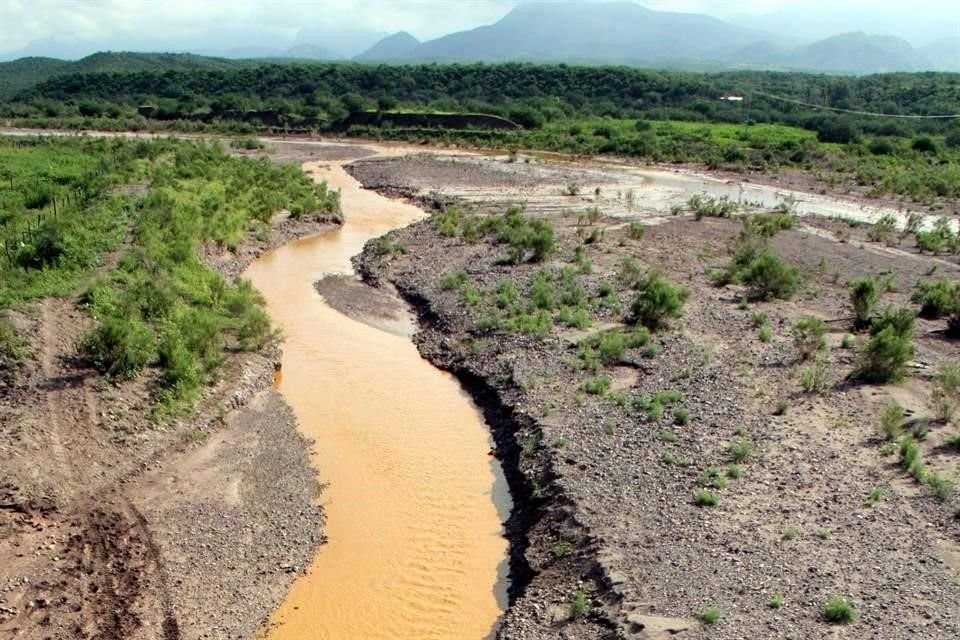 En agosto de 2014, 40 millones de litros de ácido sulfúrico fueron derramados por una minera propiedad de Grupo México a los ríos Bacanuchi y Sonora.