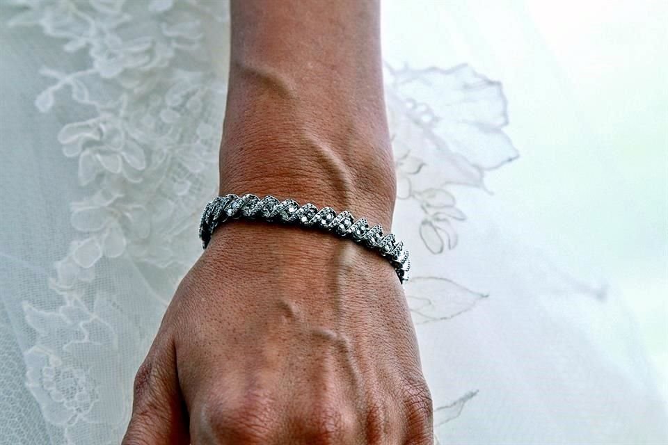 LO NUEVO: Pulsera de diamantes, regalada por su mamá.