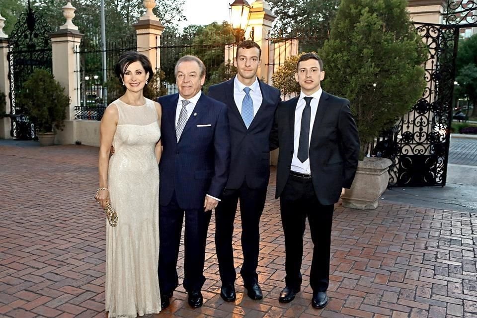 Marcela de Fernández, Javier Fernández, Santiago Fernández y Rodrigo Fernández