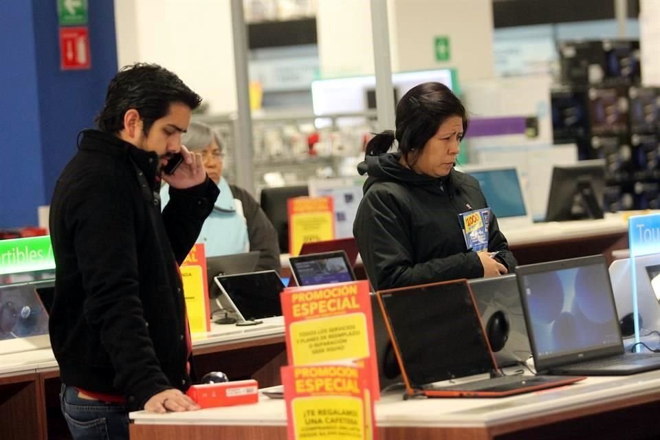 A tasa anual, las ventas minoristas crecieron 0.69 por ciento, informó Inegi.