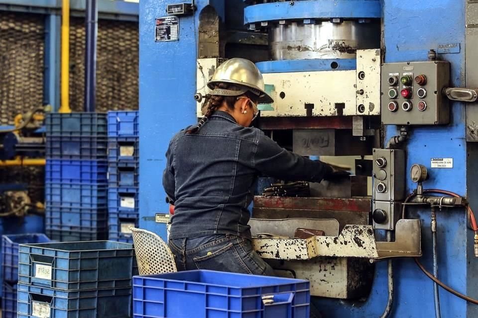 La situación económica futura de la empresa repuntó 2.05 puntos a 59.12 en enero.