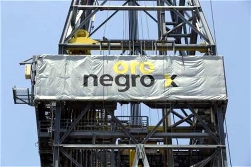 La empresa Oro Negro negoció con Pemex reducir la tarifa diaria que cobra por plataforma petrolera.