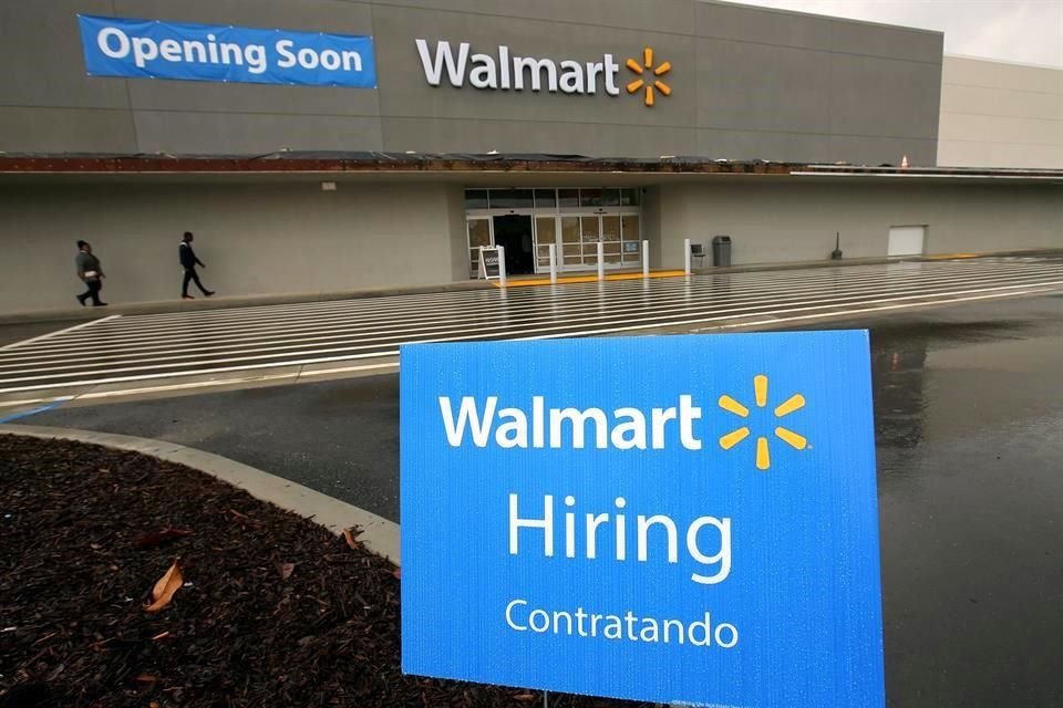 El vicepresidente de transporte de Walmart dijo que en este momento podrían contratar cientos de conductores.