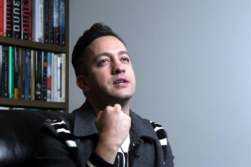 En 2012, Chumel comenzó a llamar la atención en redes sociales por un tuit en el que se burlaba de una propuesta de AMLO, su mensaje se convirtió en tendencia nacional y él lo supo aprovechar.