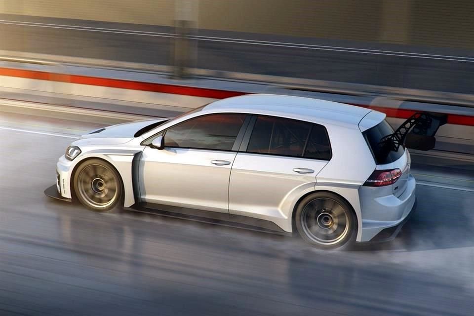 El motor 2.0 litros turbo del Golf GTI TCR tiene una potencia de 350 hp y este año se modificó su programación para una entrega de poder más inmediata.