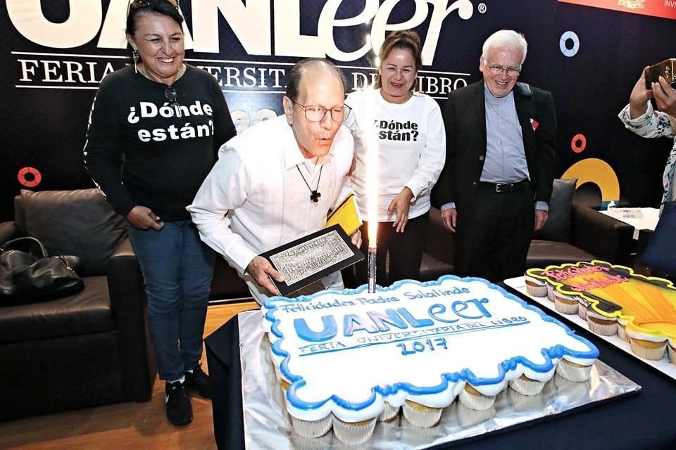 El Padre Solalinde festejó su cumpleaños 72.