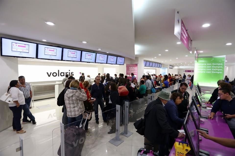 Los clientes de Volaris se están dando cuenta del cambio en sus vuelos cuando consultan la página o la aplicación móvil de la empresa.