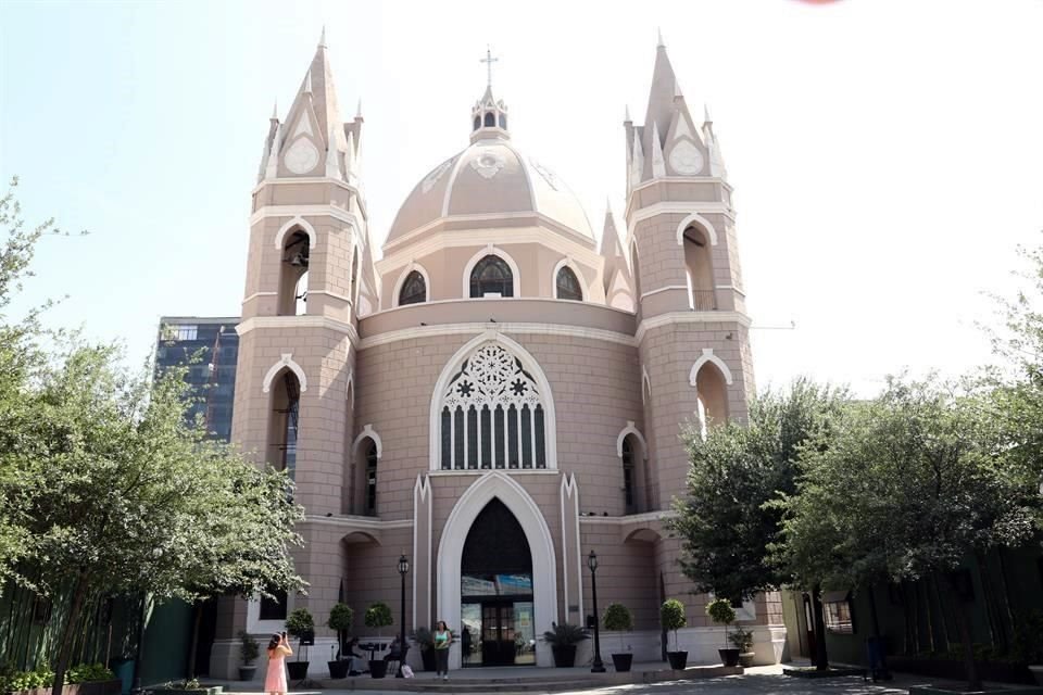 El Templo Expitaorio de San Luis Gonzaga destaca por su mezcla de estilos e influencias góticas.