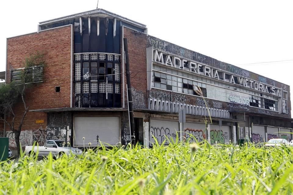 La empresa Koinox construye condominios en terrenos que ocuparon la fábrica y bodega de la Maderería La Victoria.