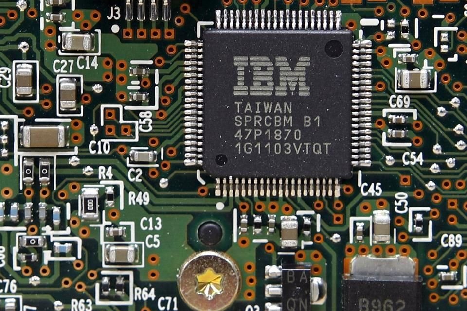 IBM, que tiene una capitalización de mercado de 114 mil millones de dólares, pagará en efectivo 190 dólares por cada acción de Red Hat, una prima del 62 por ciento respecto al precio de cierre del valor el viernes.