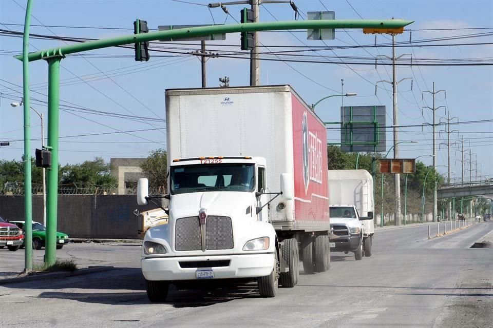 Al entregar los productos, los conductores están obligados a guardar la sana distancia y portar cubrebocas y guantes.