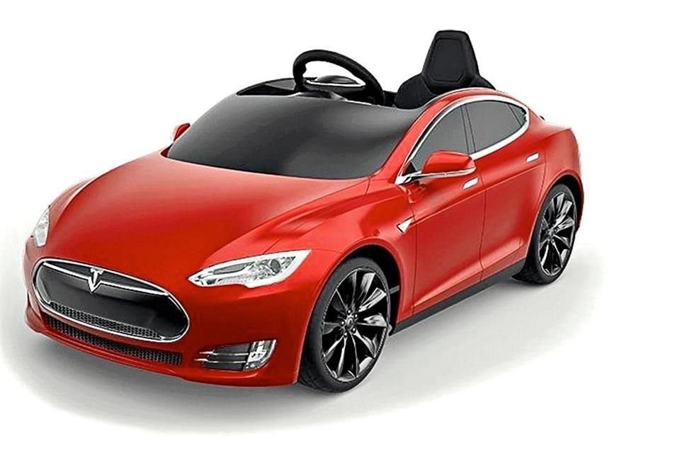 El Tesla Model S es impulsado por una batería eléctrica y puede transportar a niños de hasta 36 kilogramos. 