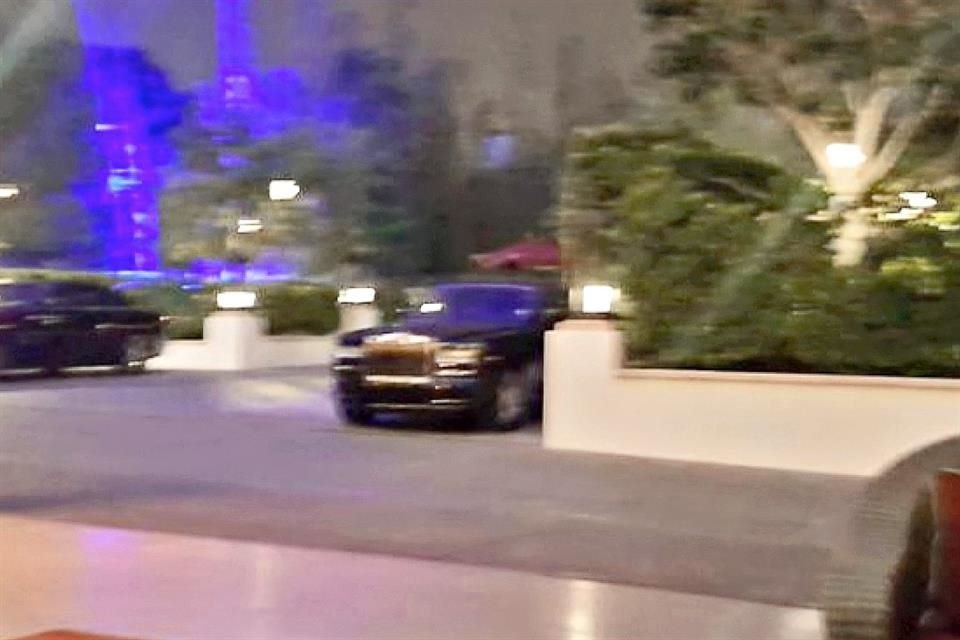 Captan el Rolls Royce del cantante estacionado en un hotel.