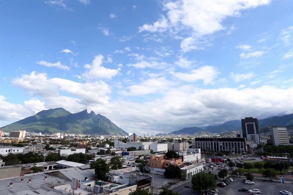 Se contemplan 13 mil millones de pesos para el tren ligero de Monterrey entre 2021 y 2022.